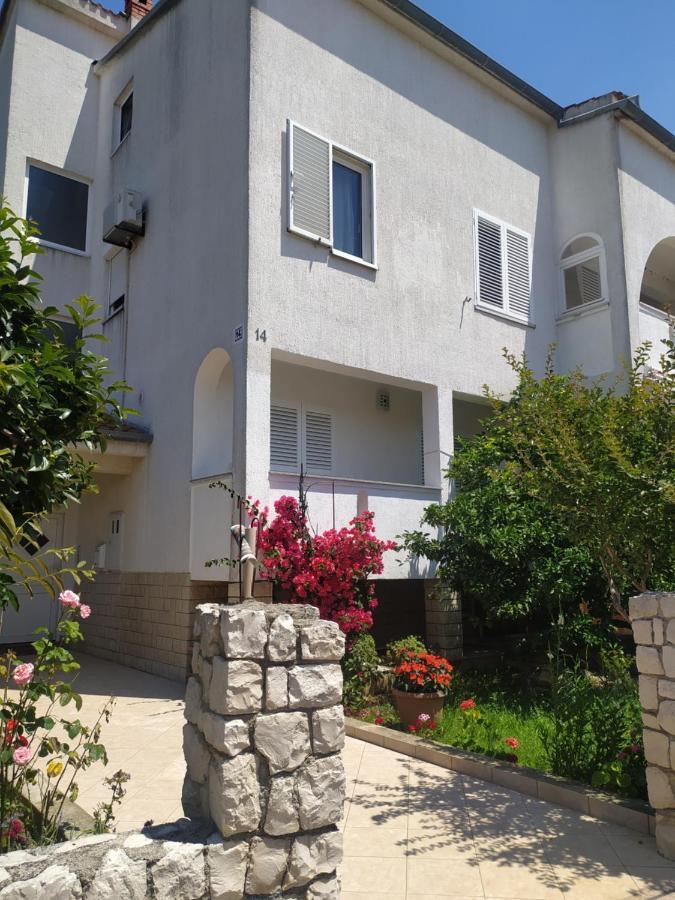 Apartment & Rooms Poppy Rose Zadar Bagian luar foto