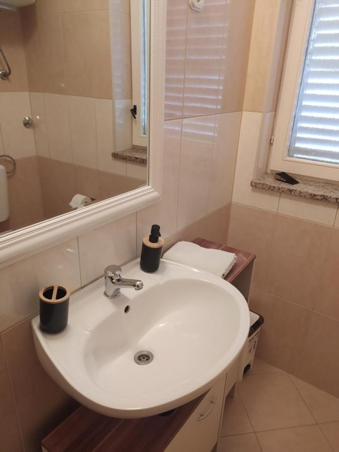 Apartment & Rooms Poppy Rose Zadar Bagian luar foto