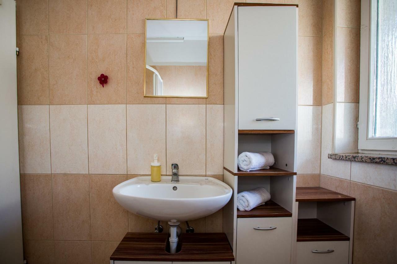 Apartment & Rooms Poppy Rose Zadar Bagian luar foto