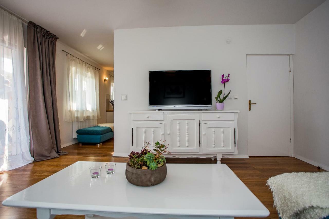 Apartment & Rooms Poppy Rose Zadar Bagian luar foto